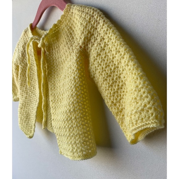 Cute little vintage baby shawl jacket butter yellow - Picture 2 of 8